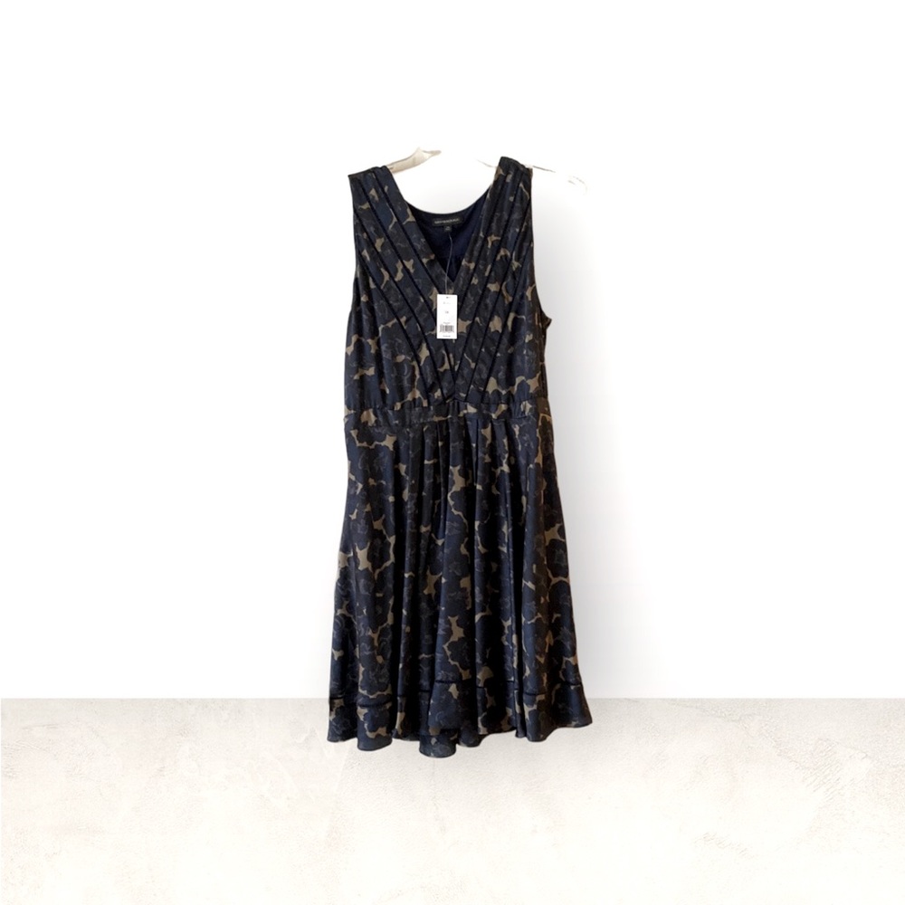 Navy & Khaki Floral V-neck sleeveless crepe dress Size 14; new w tags.